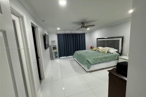 Casa en venta en Hialeah, Florida, 3 dormitorios, 178.84 m2 № 1362172 - foto 11