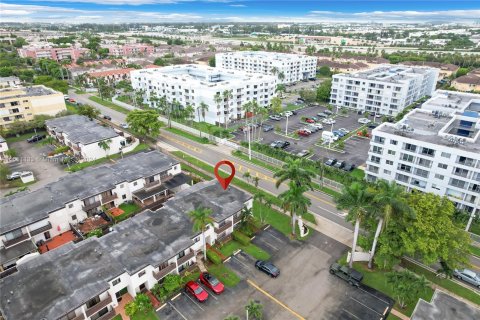 Adosado en venta en Miami, Florida, 3 dormitorios, 151.06 m2 № 1333276 - foto 2