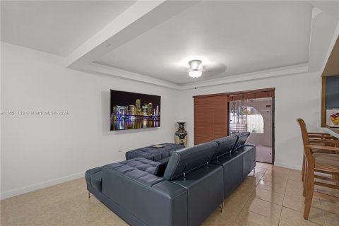 Adosado en venta en Miami, Florida, 3 dormitorios, 151.06 m2 № 1333276 - foto 10