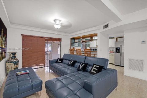 Adosado en venta en Miami, Florida, 3 dormitorios, 151.06 m2 № 1333276 - foto 11