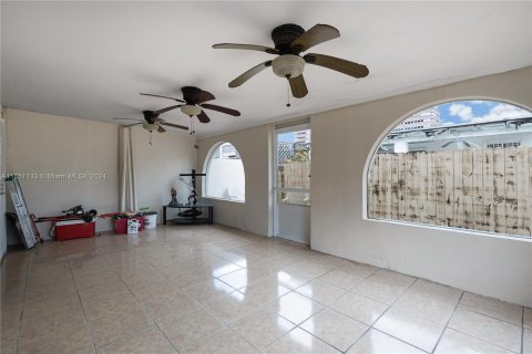 Townhouse in Miami, Florida 3 bedrooms, 151.06 sq.m. № 1333276 - photo 30