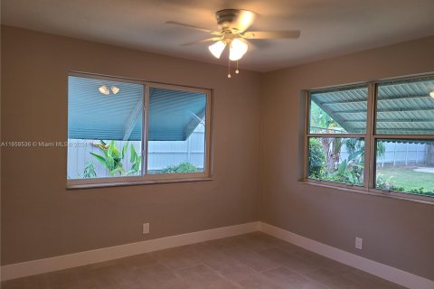 House in West Palm Beach, Florida 3 bedrooms, 122.07 sq.m. № 1364236 - photo 9