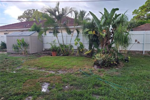 House in West Palm Beach, Florida 3 bedrooms, 122.07 sq.m. № 1364236 - photo 15