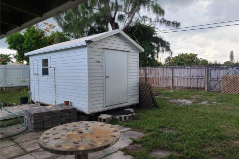 House in West Palm Beach, Florida 3 bedrooms, 122.07 sq.m. № 1364236 - photo 16