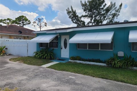 Villa ou maison à louer à West Palm Beach, Floride: 3 chambres, 122.07 m2 № 1364236 - photo 2