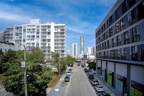 Propiedad comercial en venta en Miami, Florida, 274.8 m2 № 5697 - foto 18