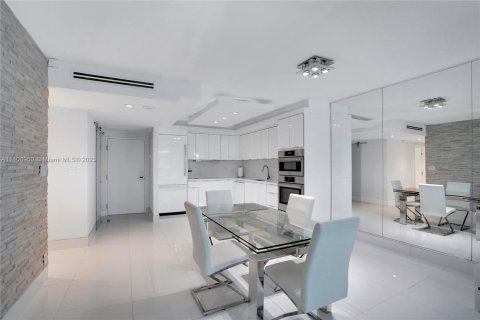 Condo in Miami Beach, Florida, 1 bedroom  № 571205 - photo 4