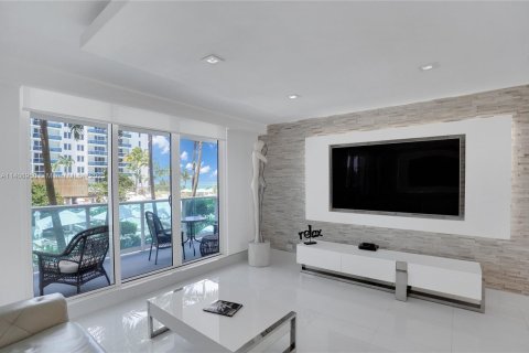 Condo in Miami Beach, Florida, 1 bedroom  № 571205 - photo 8