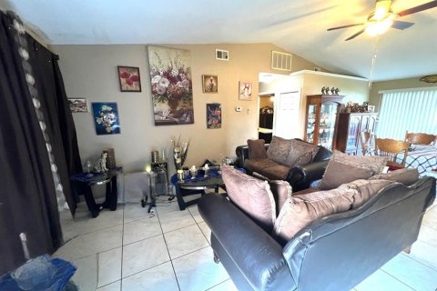 House in Kissimmee, Florida 3 bedrooms, 105.17 sq.m. № 1335261 - photo 4