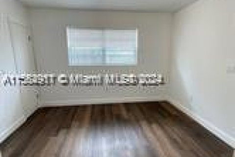 House in Opa-locka, Florida 3 bedrooms, 112.5 sq.m. № 1101532 - photo 26
