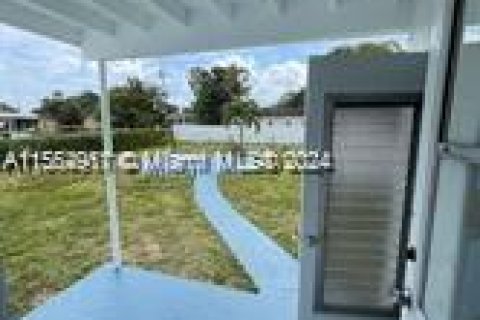 House in Opa-locka, Florida 3 bedrooms, 112.5 sq.m. № 1101532 - photo 27