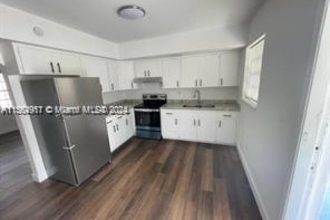 Casa en venta en Opa-locka, Florida, 3 dormitorios, 112.5 m2 № 1101532 - foto 15