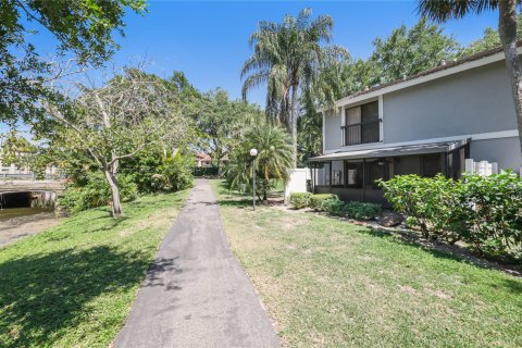 Townhouse in Coconut Creek, Florida 3 bedrooms, 134.15 sq.m. № 1102050 - photo 13