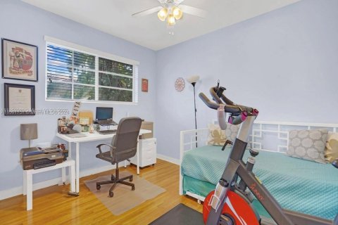 House in Coral Gables, Florida 3 bedrooms, 140.84 sq.m. № 1183999 - photo 10