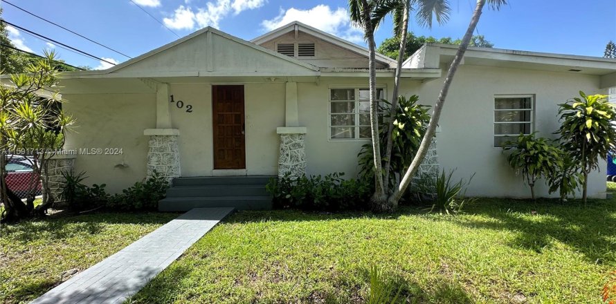 House in Miami, Florida 4 bedrooms, 148.83 sq.m. № 1183997