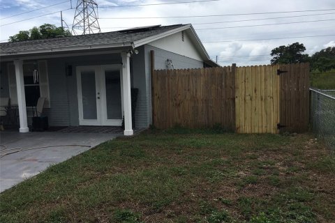 House in Tampa, Florida 3 bedrooms, 117.06 sq.m. № 1363468 - photo 2