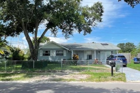 House in Tampa, Florida 3 bedrooms, 117.06 sq.m. № 1363468 - photo 1