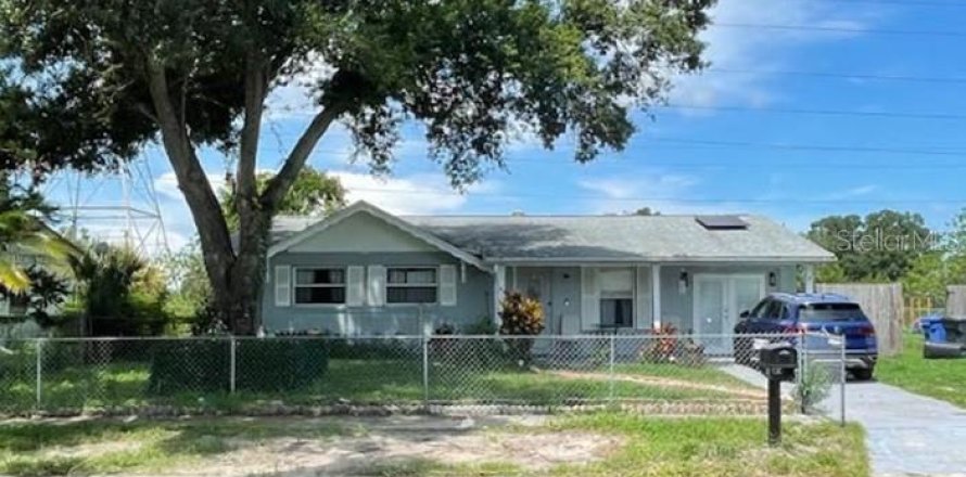 House in Tampa, Florida 3 bedrooms, 117.06 sq.m. № 1363468