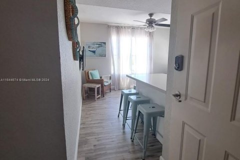 Copropriété à vendre à Miami Beach, Floride: 2 chambres, 59.83 m2 № 1327604 - photo 11