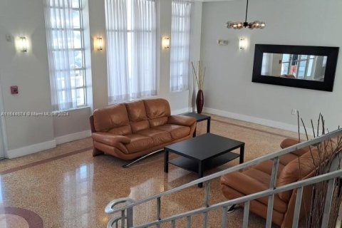 Condo in Miami Beach, Florida, 2 bedrooms  № 1327604 - photo 6