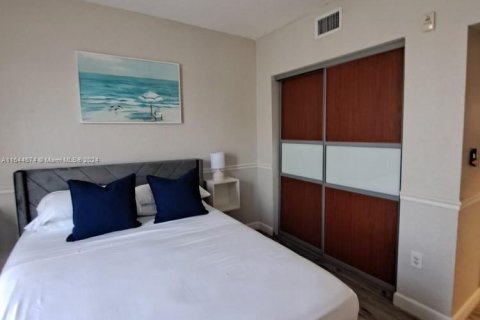 Copropriété à vendre à Miami Beach, Floride: 2 chambres, 59.83 m2 № 1327604 - photo 17