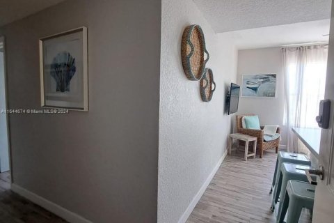 Copropriété à vendre à Miami Beach, Floride: 2 chambres, 59.83 m2 № 1327604 - photo 10