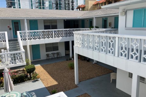 Condo in Hollywood, Florida, 1 bedroom  № 1154692 - photo 3