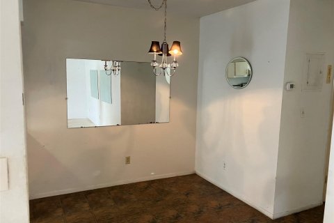 Condo in Hollywood, Florida, 1 bedroom  № 1154692 - photo 11