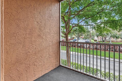 Condo in Tamarac, Florida, 2 bedrooms  № 1209130 - photo 30