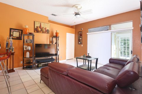 House in Lake Worth, Florida 3 bedrooms, 131.92 sq.m. № 1209131 - photo 18