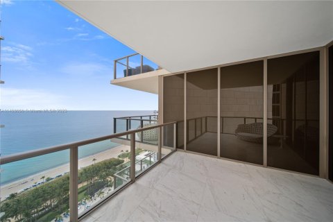 Condominio en venta en Bal Harbour, Florida, 3 dormitorios, 278.99 m2 № 591055 - foto 21