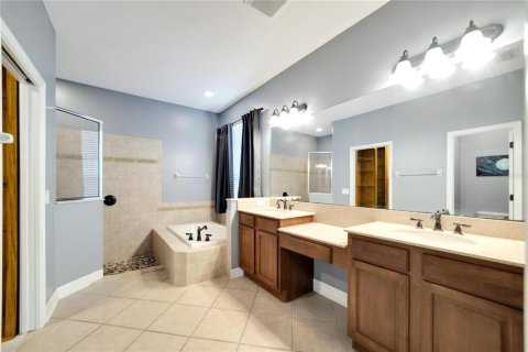 Casa en venta en Tampa, Florida, 4 dormitorios, 235.79 m2 № 1366075 - foto 4