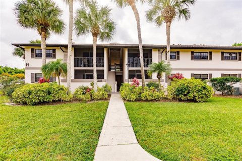 Condominio en venta en Port Charlotte, Florida, 1 dormitorio, 64.01 m2 № 1383814 - foto 1