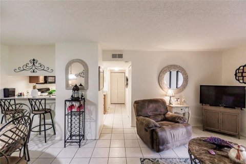 Condo in Port Charlotte, Florida, 1 bedroom  № 1383814 - photo 2