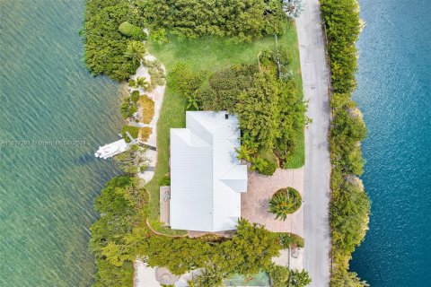 House in Islamorada, Village of Islands, Florida 3 bedrooms, 276.11 sq.m. № 1147127 - photo 4