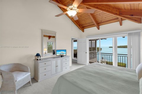 House in Islamorada, Village of Islands, Florida 3 bedrooms, 276.11 sq.m. № 1147127 - photo 24