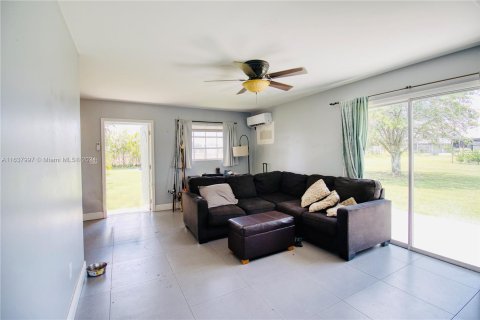 House in Miami, Florida 6 bedrooms, 218.88 sq.m. № 1310864 - photo 29