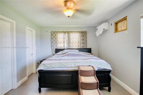 House in Miami, Florida 6 bedrooms, 218.88 sq.m. № 1310864 - photo 28