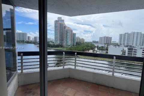 Condo in Aventura, Florida, 2 bedrooms  № 1310890 - photo 2