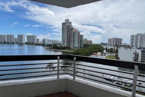 Condo in Aventura, Florida, 2 bedrooms  № 1310890 - photo 1