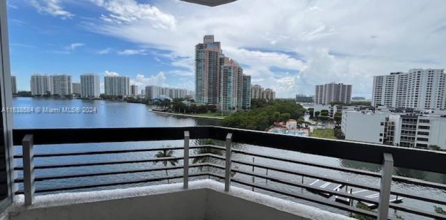 Condominio en Aventura, Florida, 2 dormitorios  № 1310890