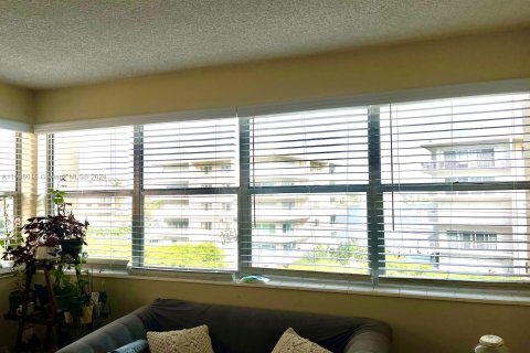 Copropriété à vendre à Hallandale Beach, Floride: 1 chambre, 76.64 m2 № 1310865 - photo 7