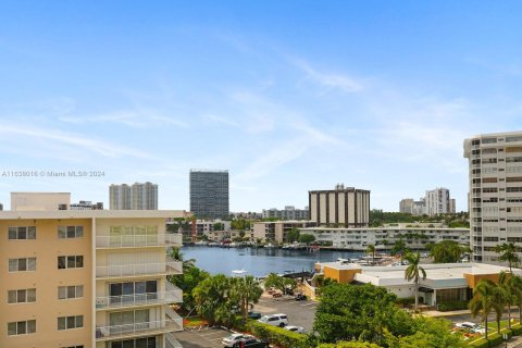 Copropriété à vendre à Hallandale Beach, Floride: 1 chambre, 76.64 m2 № 1310865 - photo 5