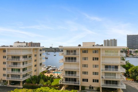 Condominio en venta en Hallandale Beach, Florida, 1 dormitorio, 76.64 m2 № 1310865 - foto 4