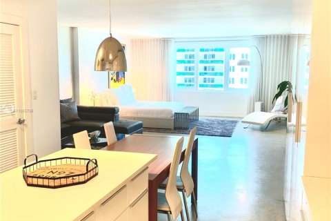 Condominio en alquiler en Miami Beach, Florida, 70.61 m2 № 1125 - foto 22