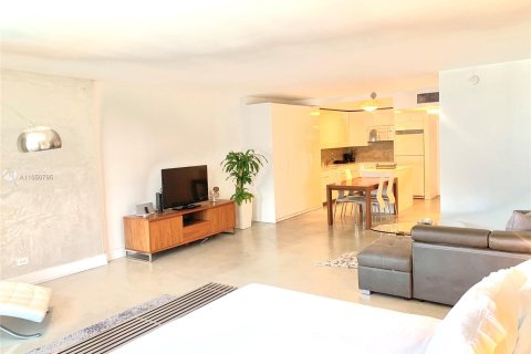 Condominio en alquiler en Miami Beach, Florida, 70.61 m2 № 1125 - foto 30