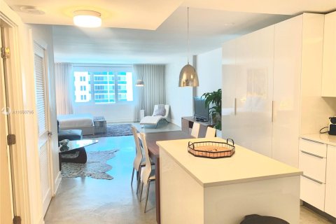 Condo in Miami Beach, Florida  № 1125 - photo 21