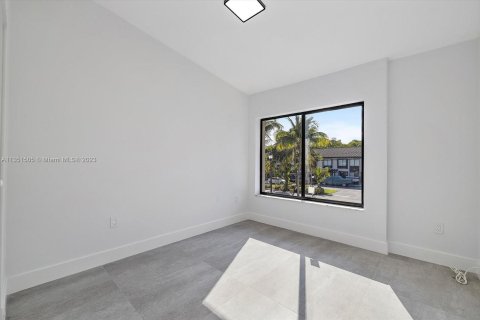 Townhouse in North Miami Beach, Florida 3 bedrooms, 147.71 sq.m. № 356934 - photo 22
