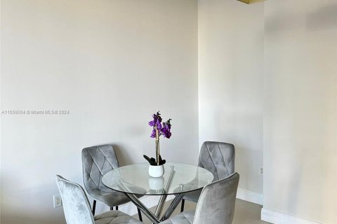 Condominio en venta en Miami, Florida, 1 dormitorio, 67.91 m2 № 1081024 - foto 5