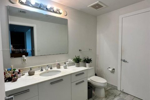 Condo in Miami, Florida, 1 bedroom  № 1081024 - photo 13